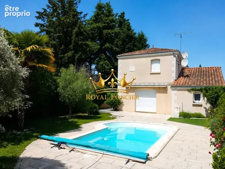 Maison 4 chambres avec piscine - Maison à DANGE-SAINT-ROMAIN