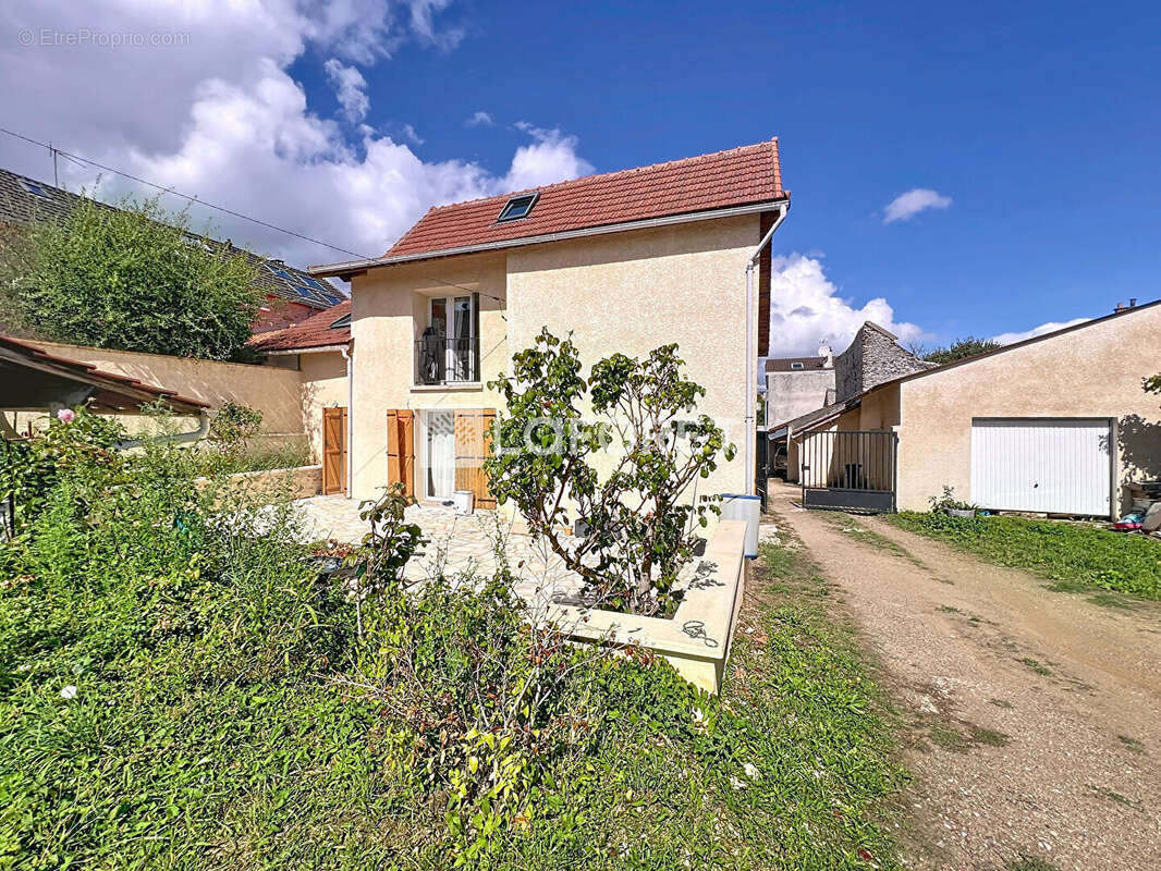 Appartement à LEUVILLE-SUR-ORGE