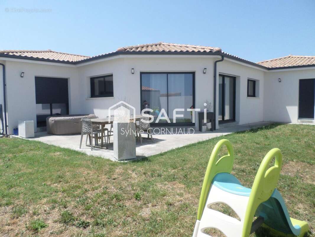 Photo 2 - Maison à MEDIS