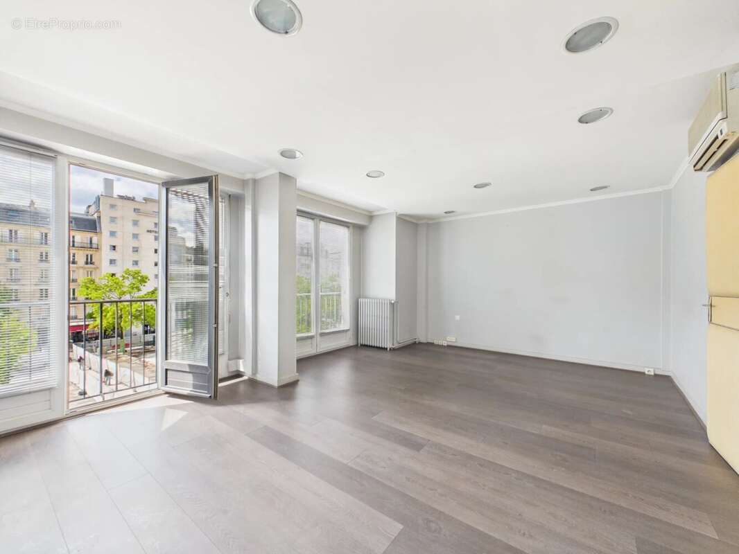 Commerce à NEUILLY-SUR-SEINE