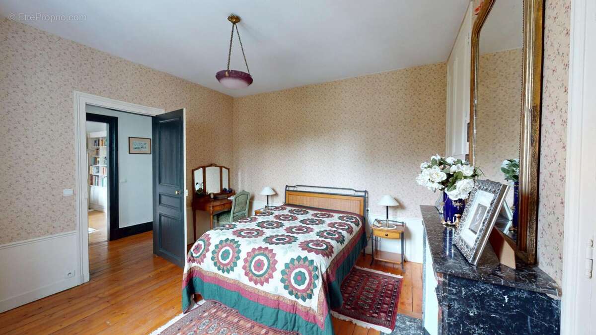 MAISON BOURGEOISE  229 M2 + dépendance 155 m2 PRIX  467900 - photo 11