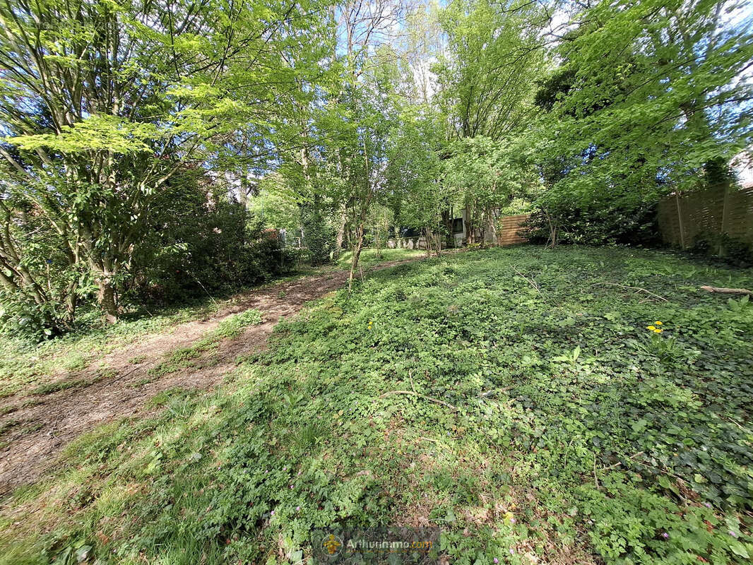 Terrain à COULOMMIERS