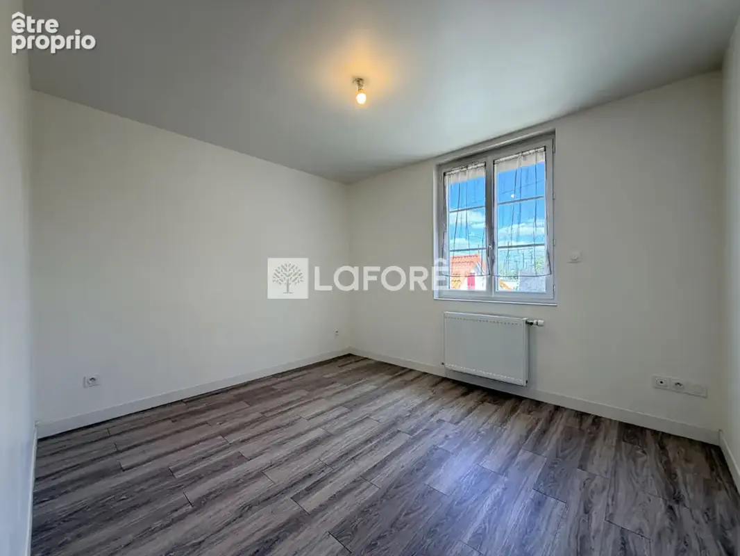 Maison rénovée de 115 m², 4 chambres, sous-sol total et jardin arboré - photo 8