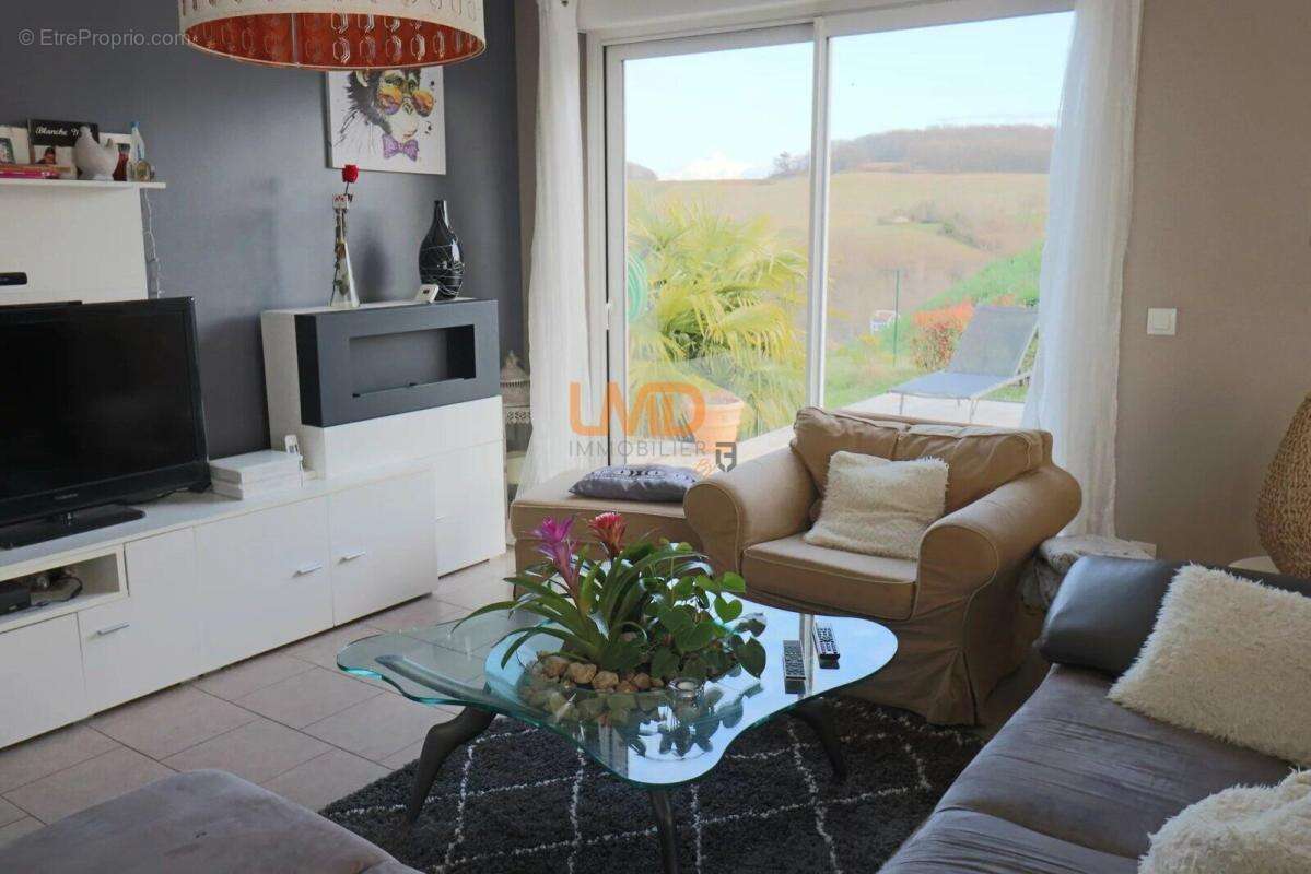 Maison à GENSAC-SUR-GARONNE