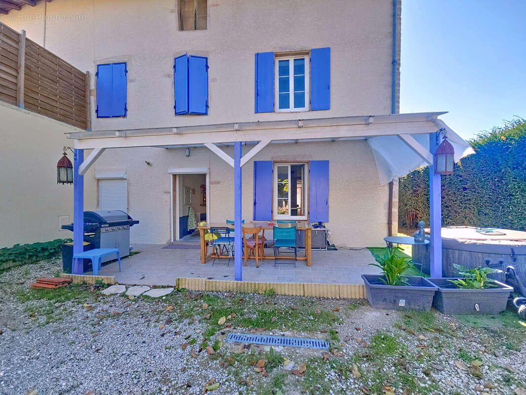 Maison à MONTREVEL-EN-BRESSE