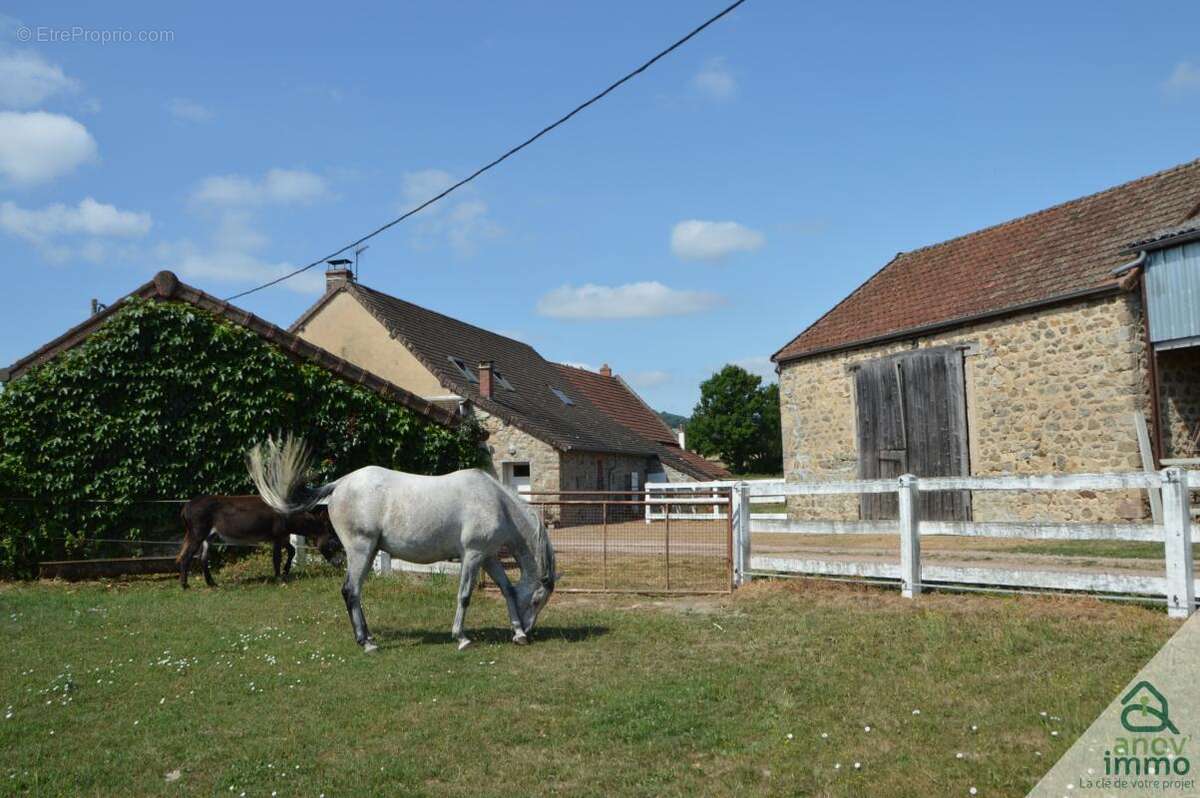 Maison à CHARBONNAT