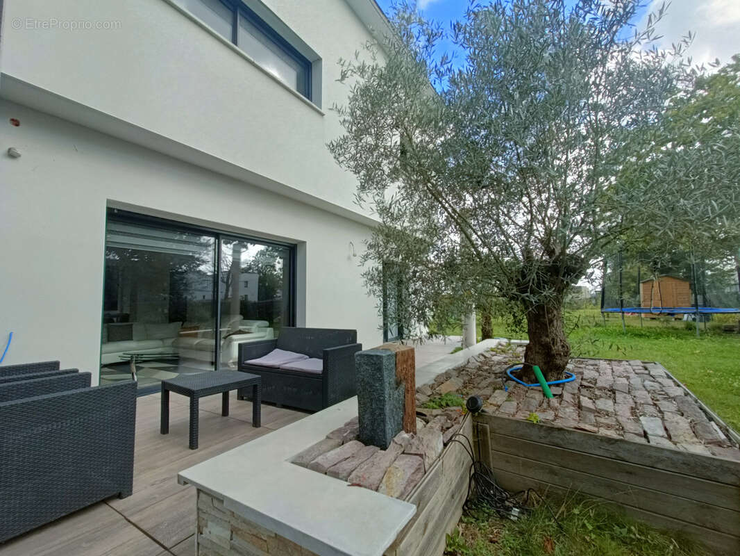 Maison à NOYAL-CHATILLON-SUR-SEICHE