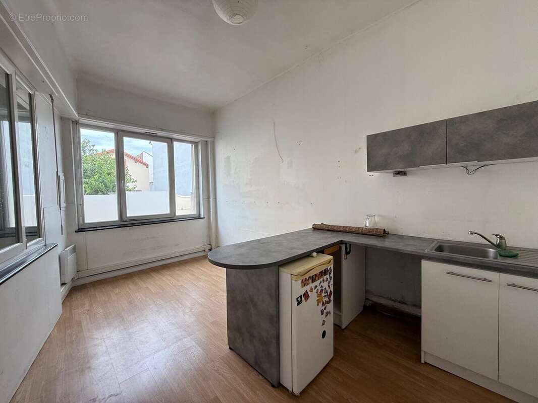 Studio 1 - 16m² - Rue - Appartement à BISCHHEIM