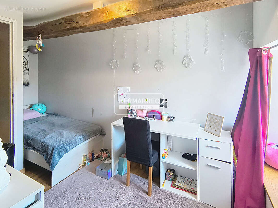 Maison à MONTREUIL-LE-GAST