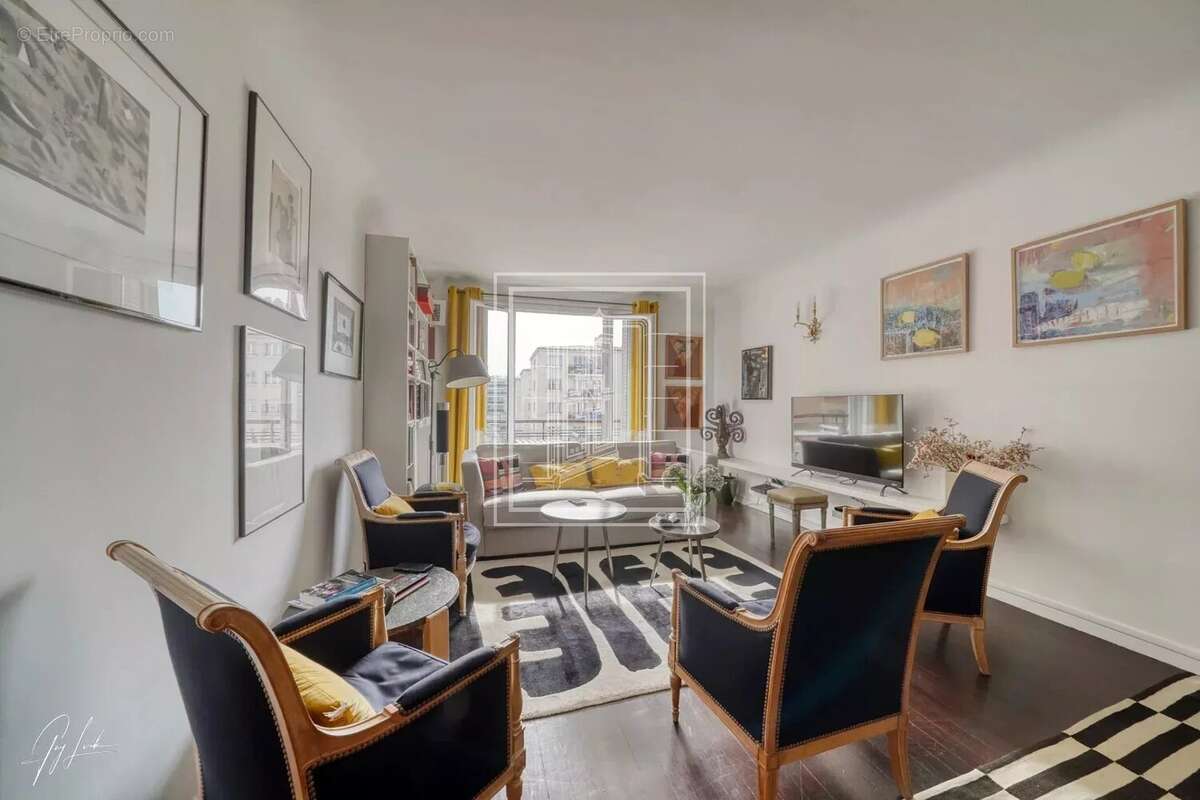 Appartement à PARIS-16E