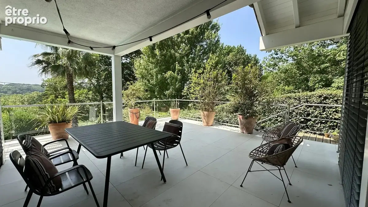 Villa d'architecte de 300 m² avec piscine et jardin de 1100 m², au calme absolu - photo 3