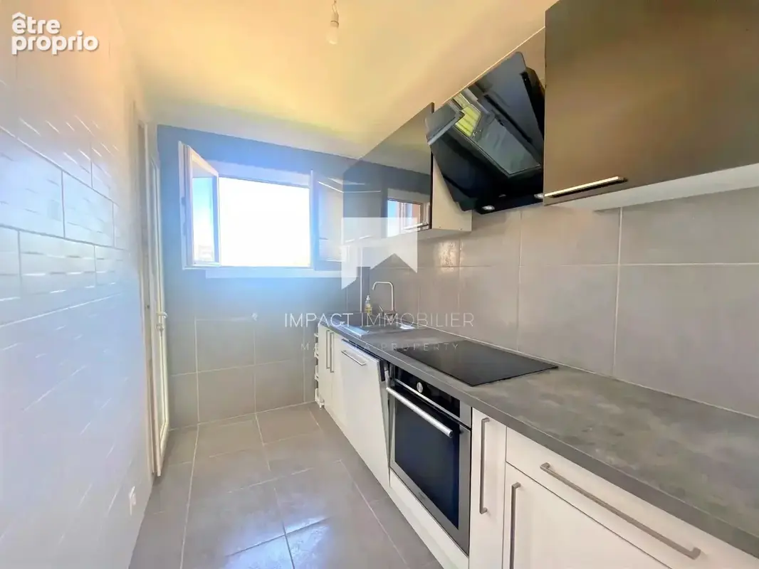 La garde – centre-ville  appartement 83 m² entièrement rénové  3 chambres  parking & cave - photo 3