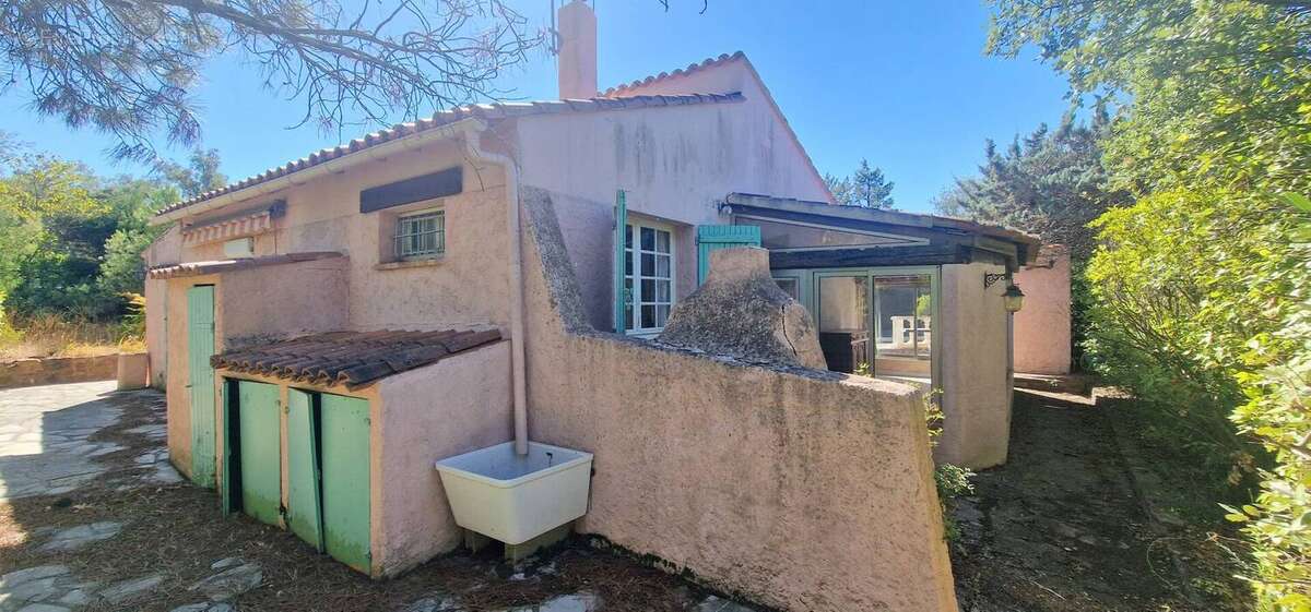 Autre à ROQUEBRUNE-SUR-ARGENS