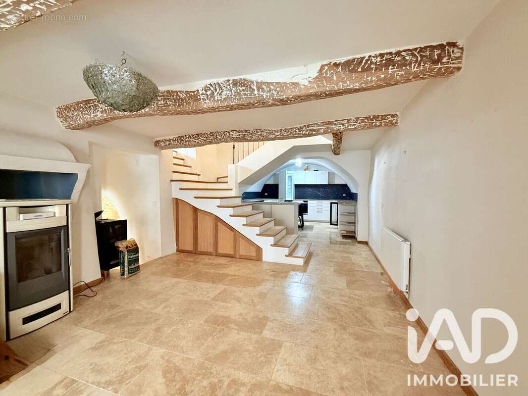 Maison 190 m² à La Garde-Freinet  - photo 2