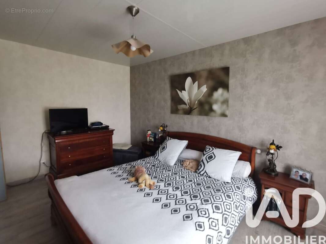 Maison 137 m² à Le Douhet  - photo 8