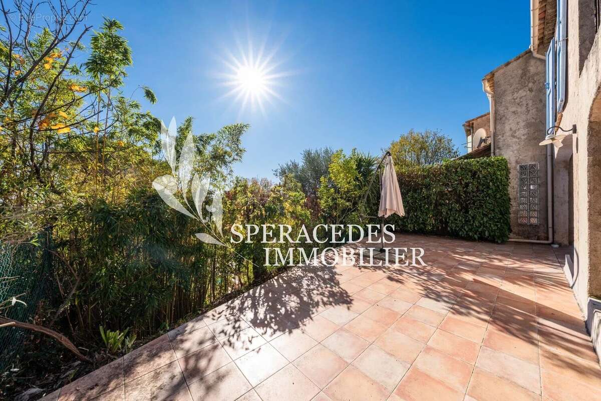 Maison à SPERACEDES