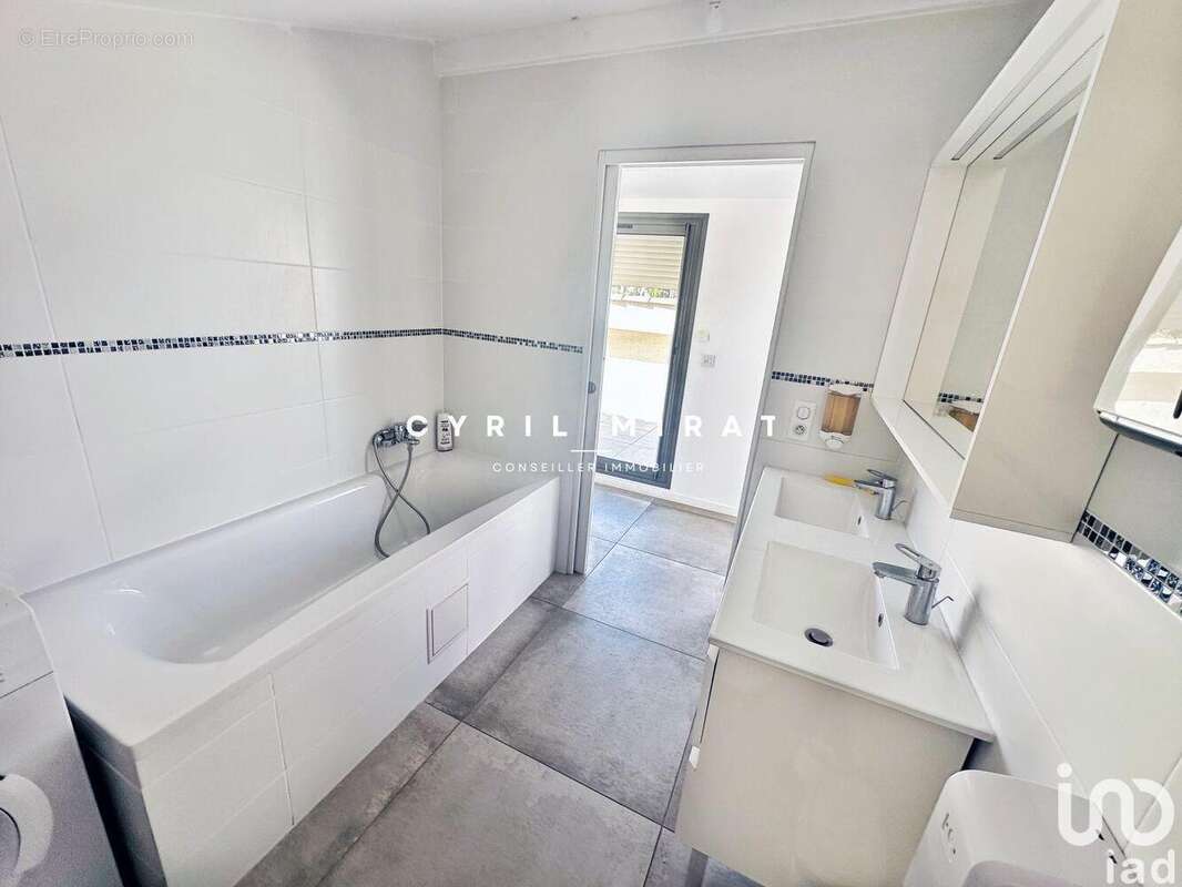 Photo 9 - Commerce à SANARY-SUR-MER