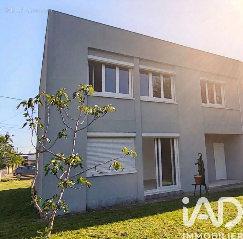 Photo 1 - Maison à LE HAILLAN