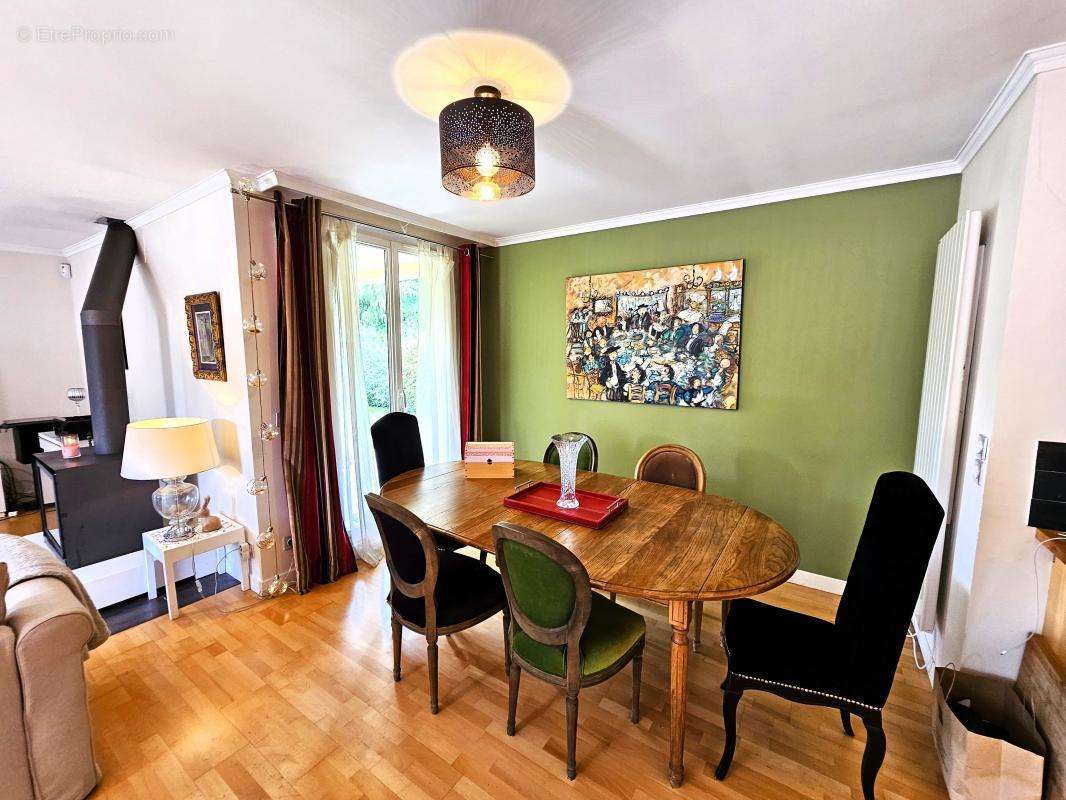 Maison à SAINT-NOM-LA-BRETECHE