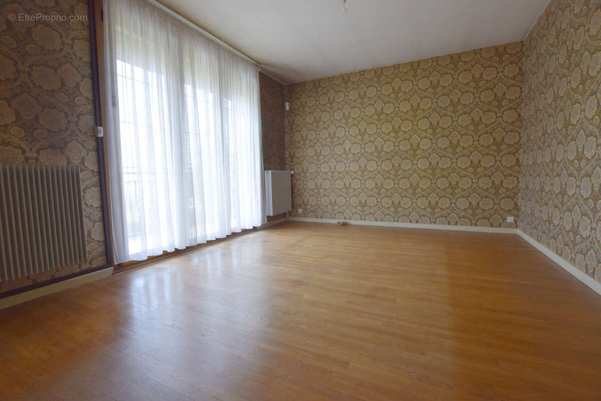 Maison à VIEUX-CHARMONT