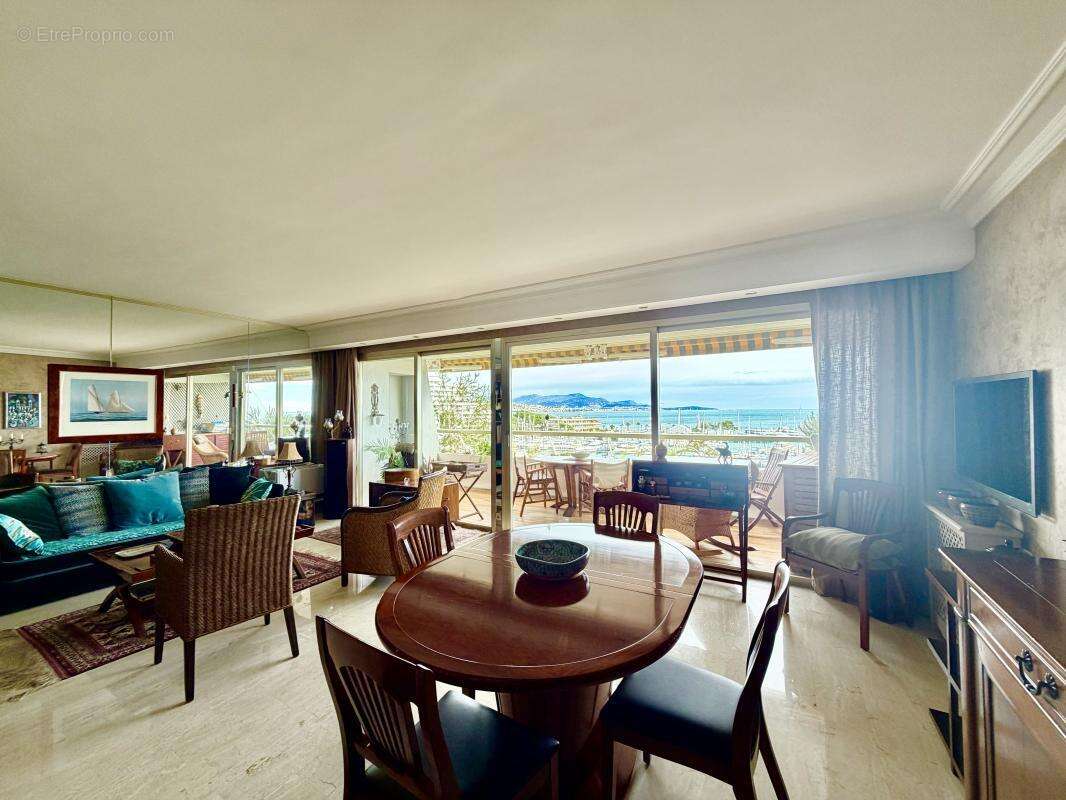 Appartement à VILLENEUVE-LOUBET