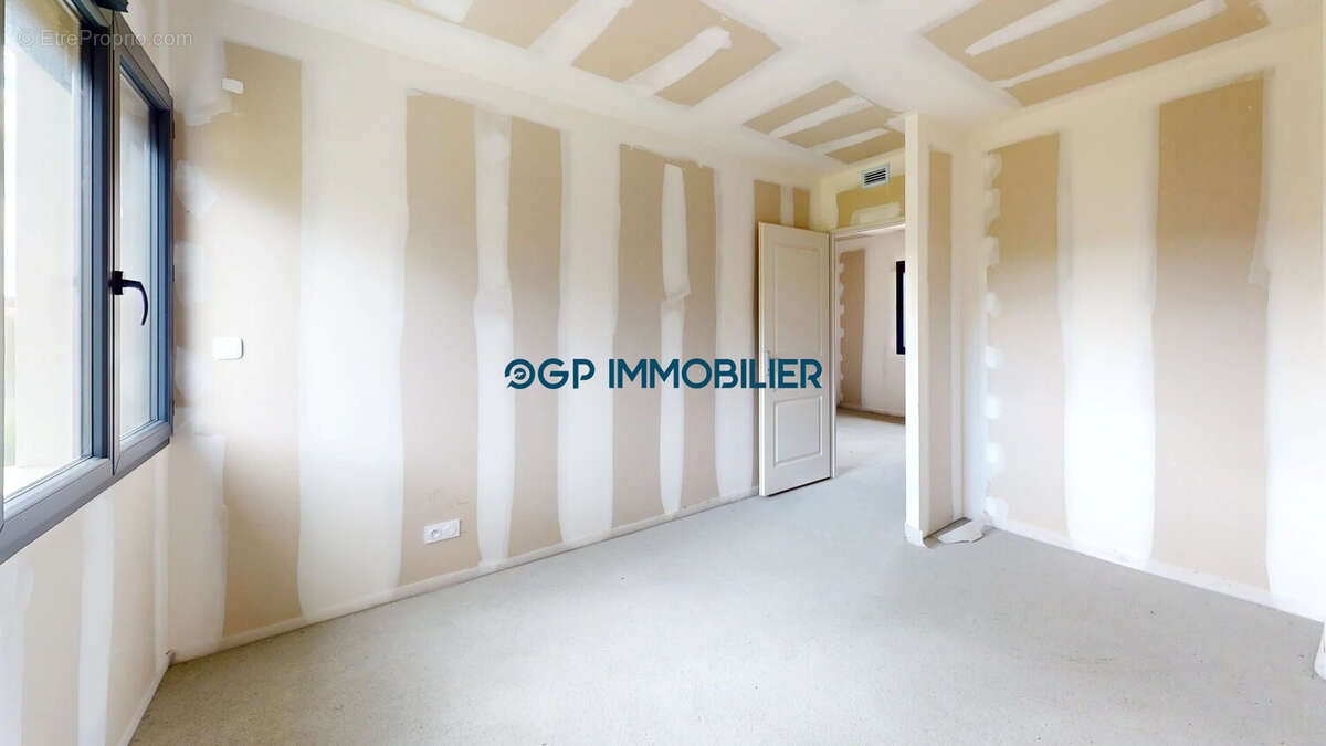 Maison à NEGREPELISSE