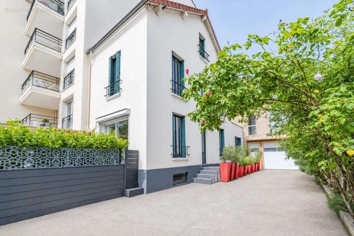Maison à LA GARENNE-COLOMBES