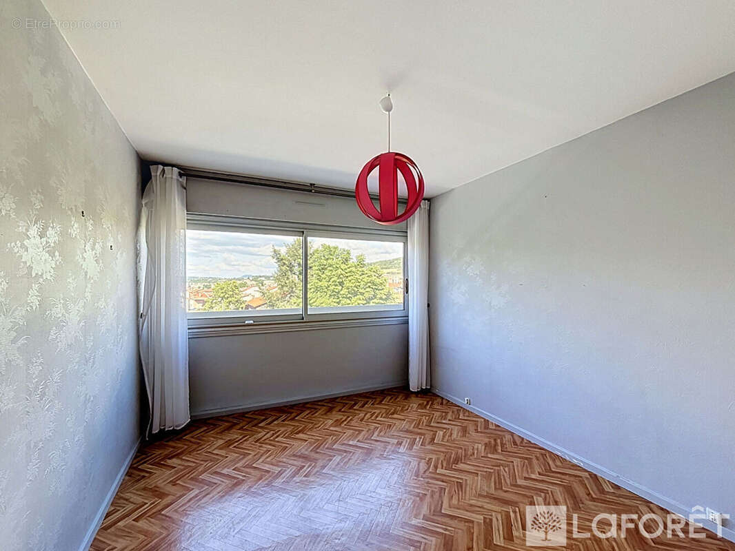 Grand T4 de 101 m² avec garage, balcon et vue dégagée - photo 6
