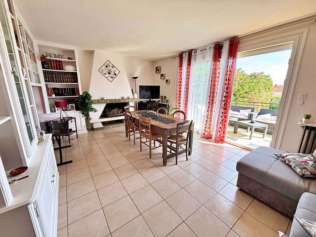 Maison à RENAISON