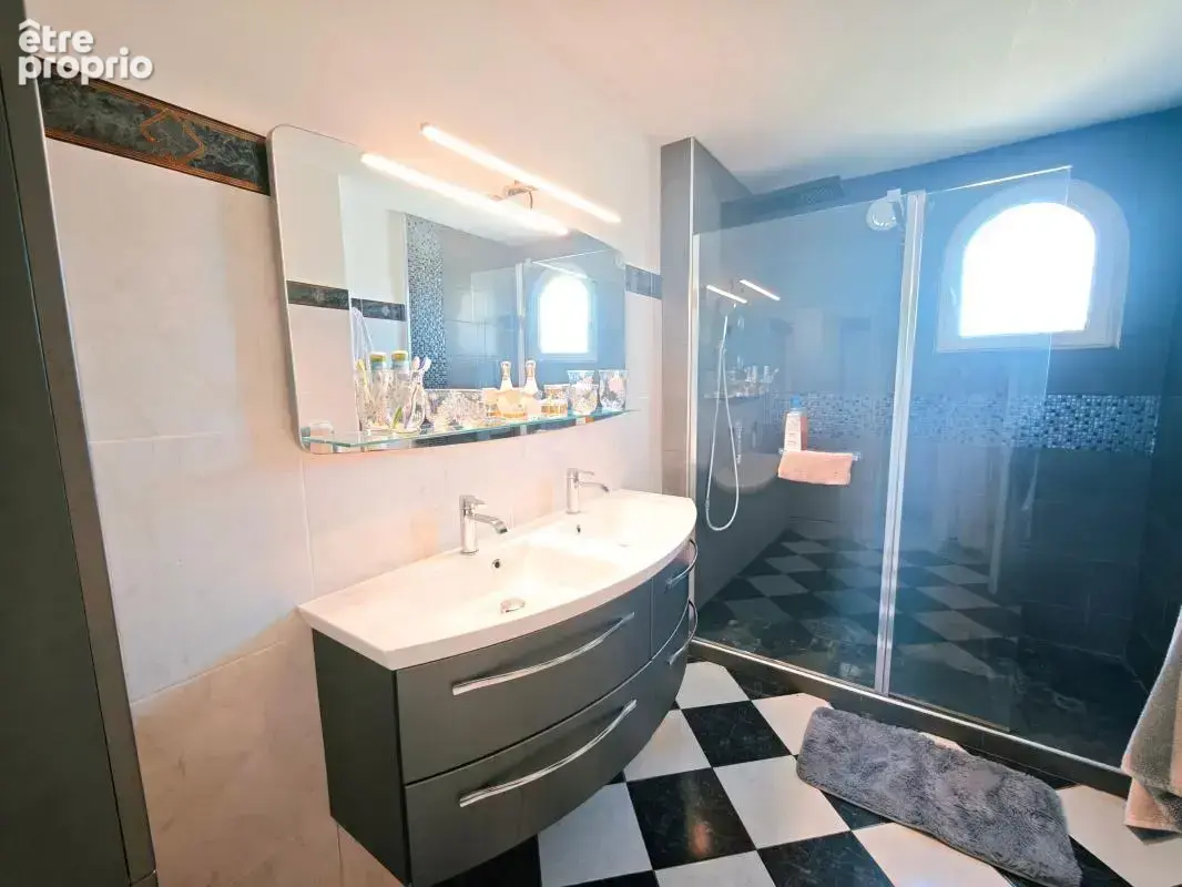  Plaisance : 178 m² à rénover ! 5 chambres, garage XXL, piscine & cheminée — Vos clés dès cet automne pour lancer votre projet ! - photo 4
