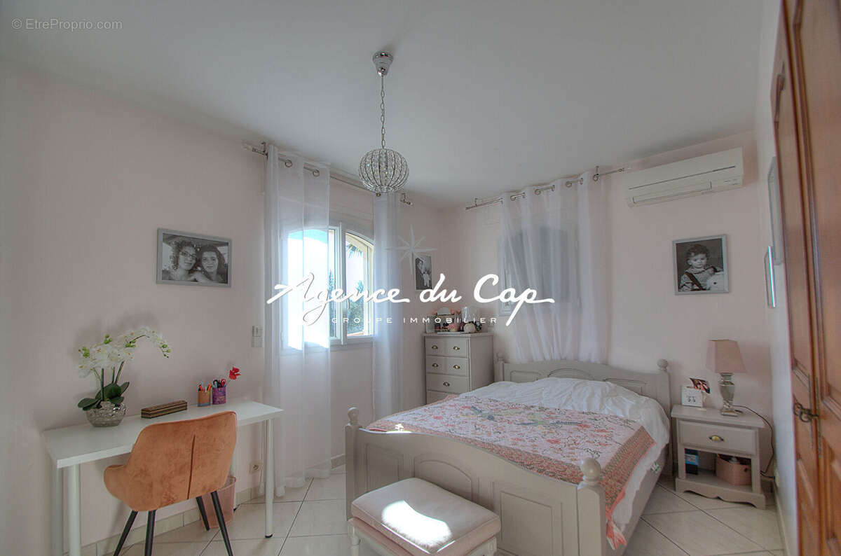 Villa valescure 7 pieces de 204m² avec appartement independant - photo 12