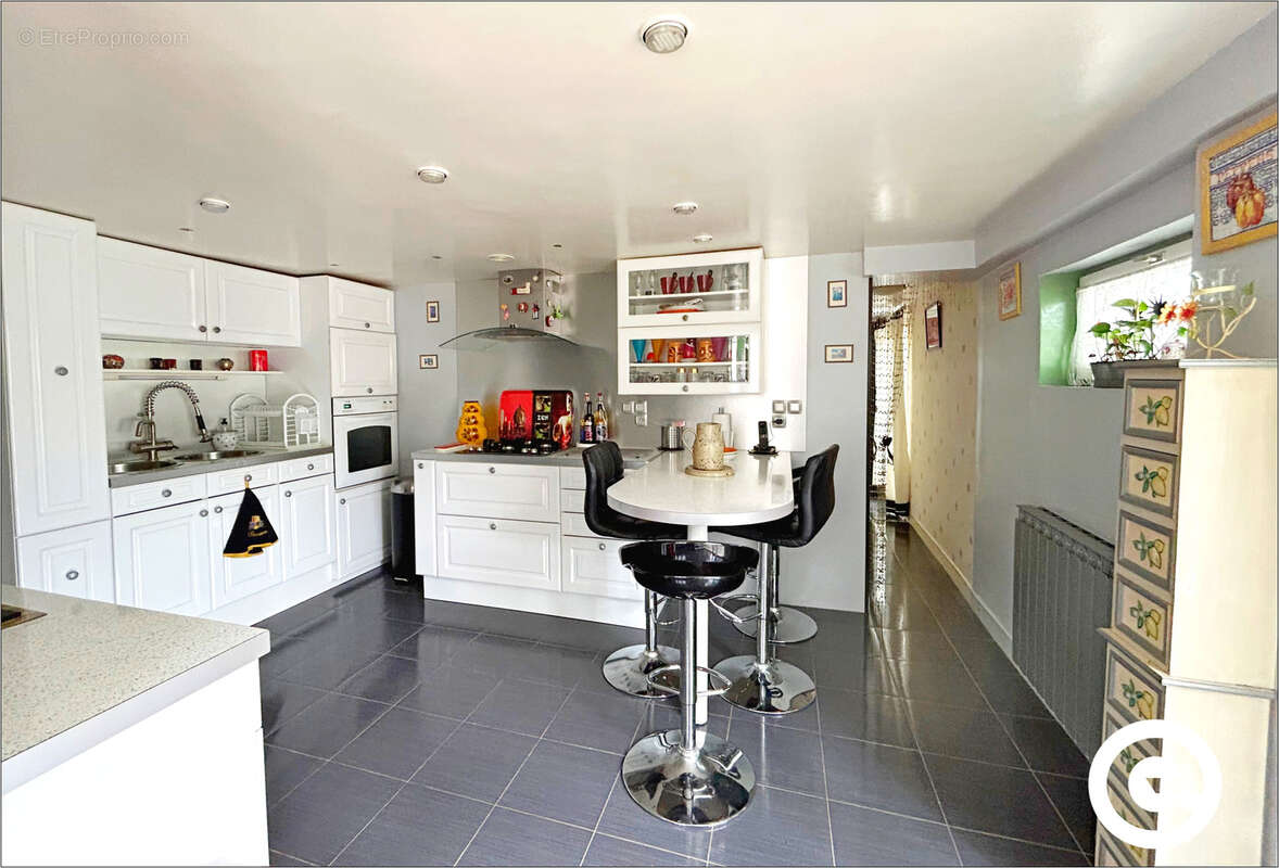 Maison 3 pièce 103 m2 véranda et jardin arboré - Saint-Martin-du-Tertre à 5 min de Sens - photo 6