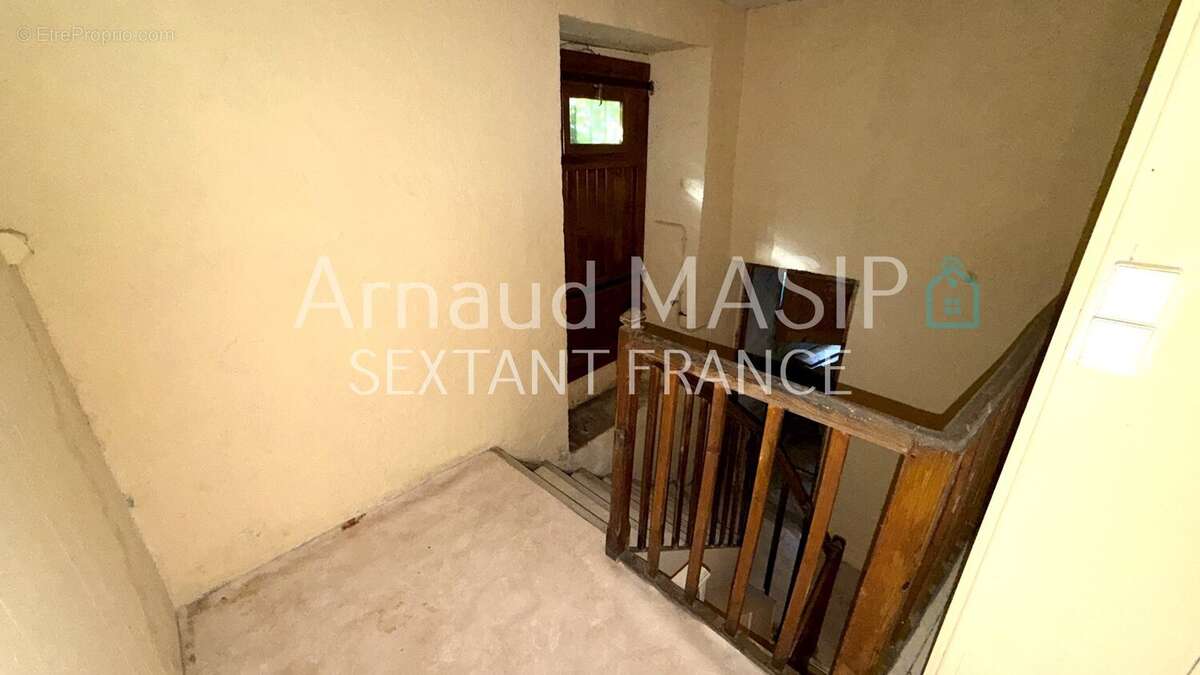 Maison de hameau 4f a renover, 3-ch, jardin, terrasse, grange attenante - photo 7