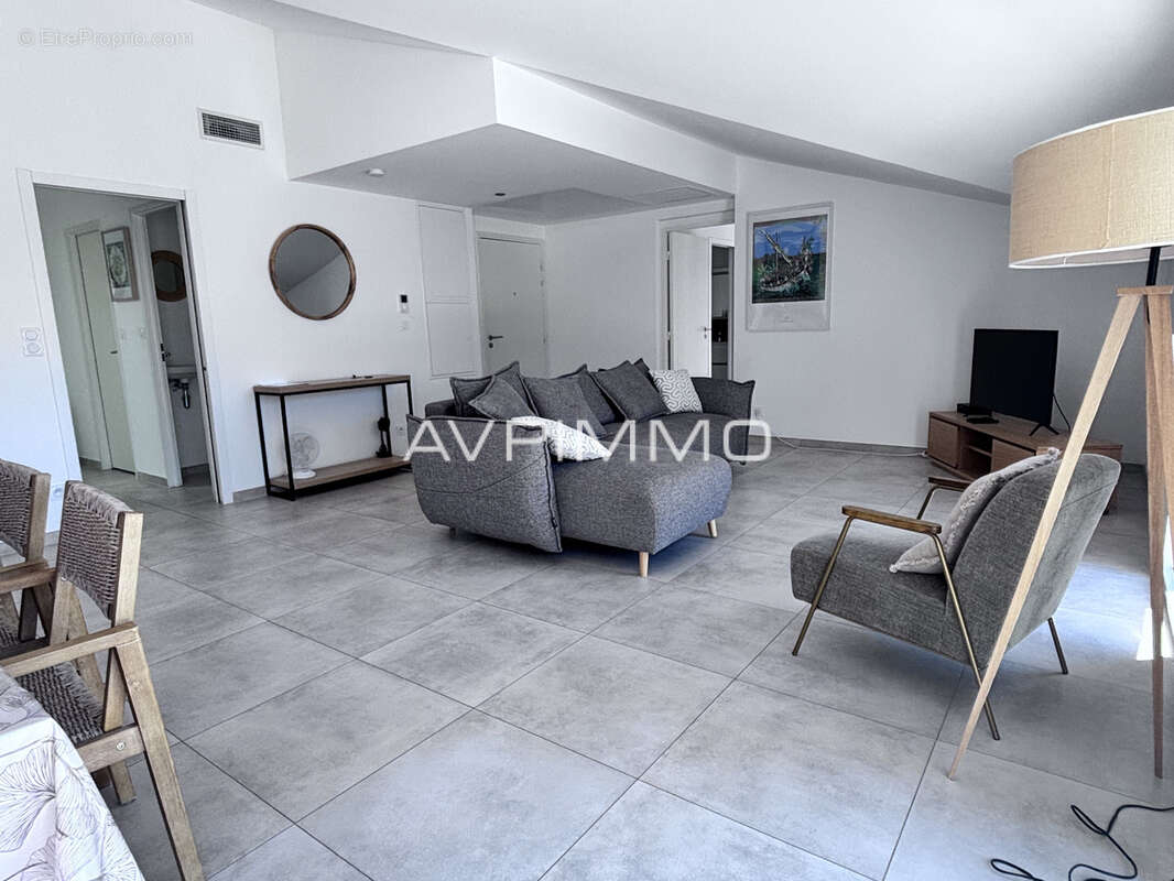 Appartement à SAINT-CYR-SUR-MER