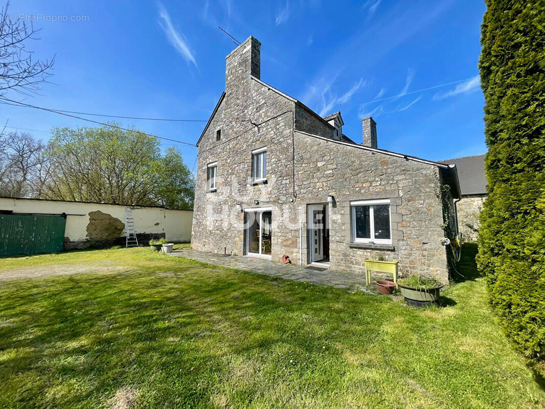 Maison à BAGUER-MORVAN