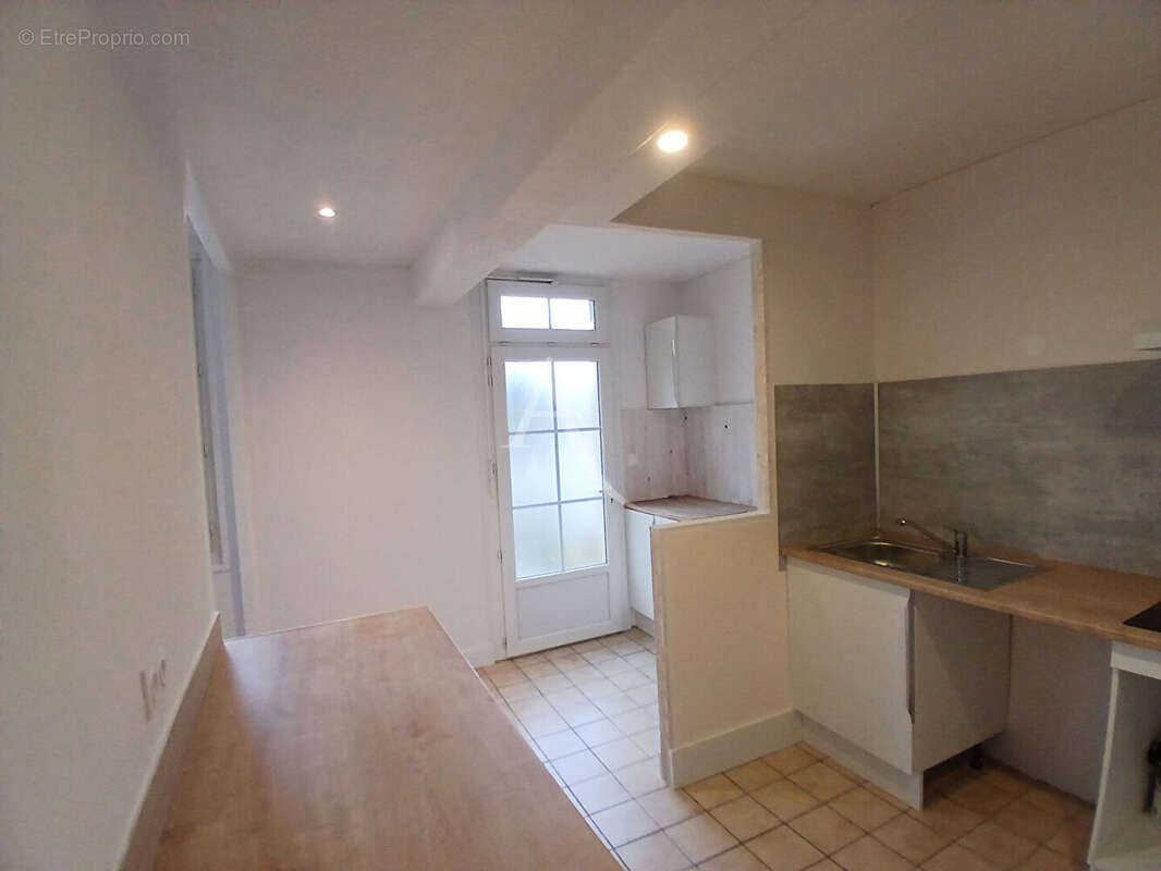 Maison à SAINT-GEORGES-DES-COTEAUX