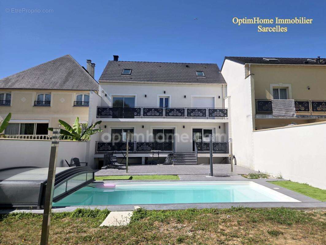 Sarcelles Village - Maison Contemporaine d'Exception - 204 m2 - 9 pièces / 5 Chambres - Prestations Haut de Gamme - Piscine et G - photo 1