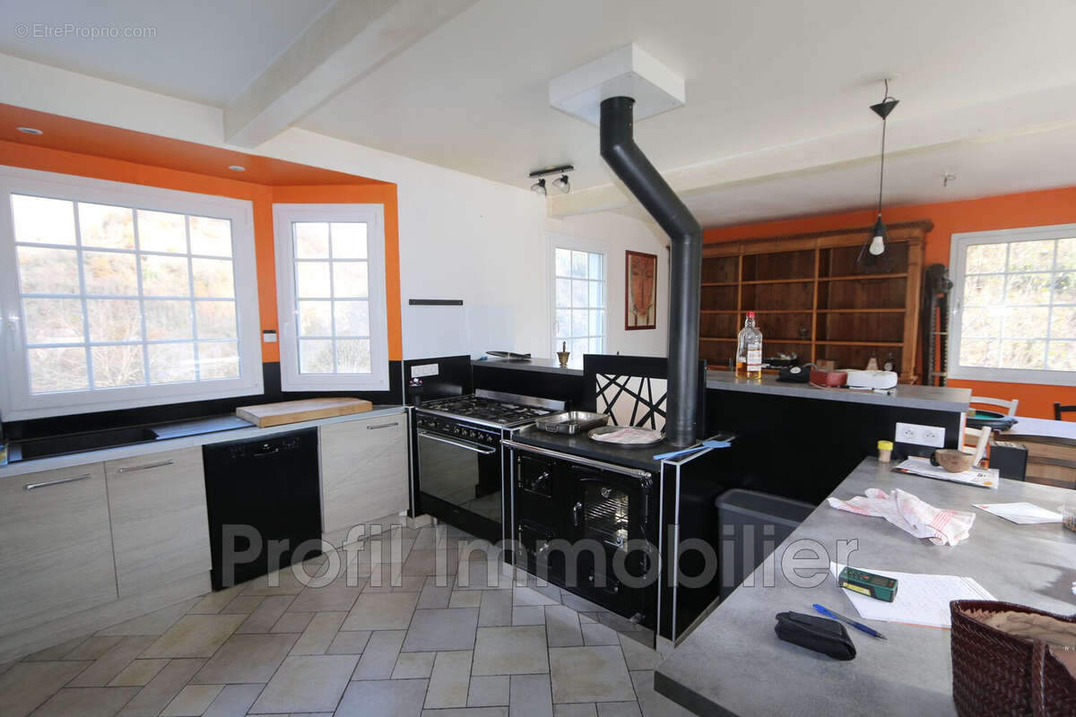 Maison à SAINT-LEGER-DE-PEYRE