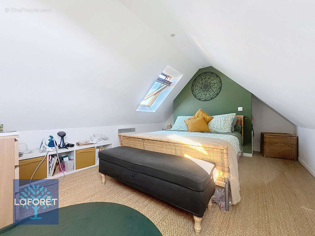 Maison à LE COUDRAY-MONTCEAUX