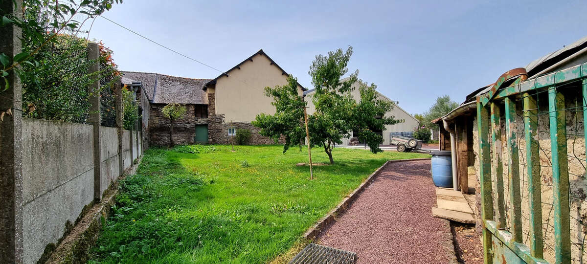 Longère de type 5 pièces en centre-bourg - photo 13