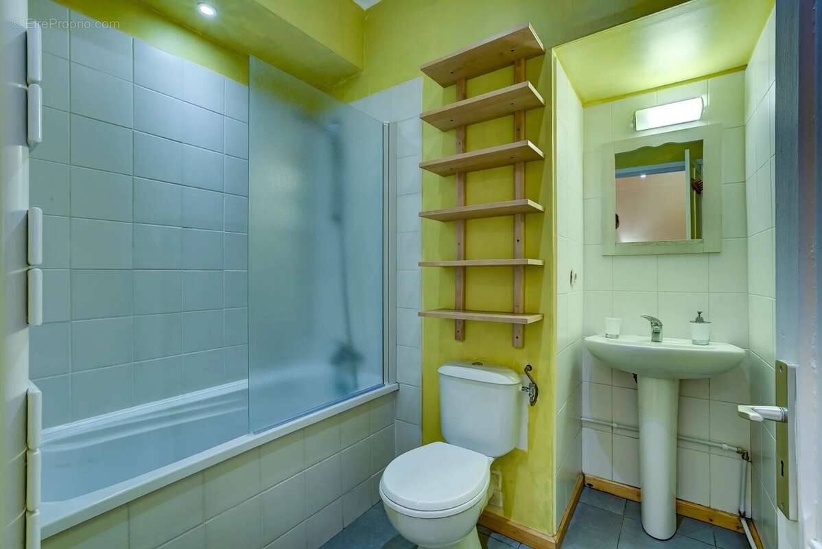 CHAMONIX - Grand chalet avec 9 chambres et beaucoup de potentiel - photo 18