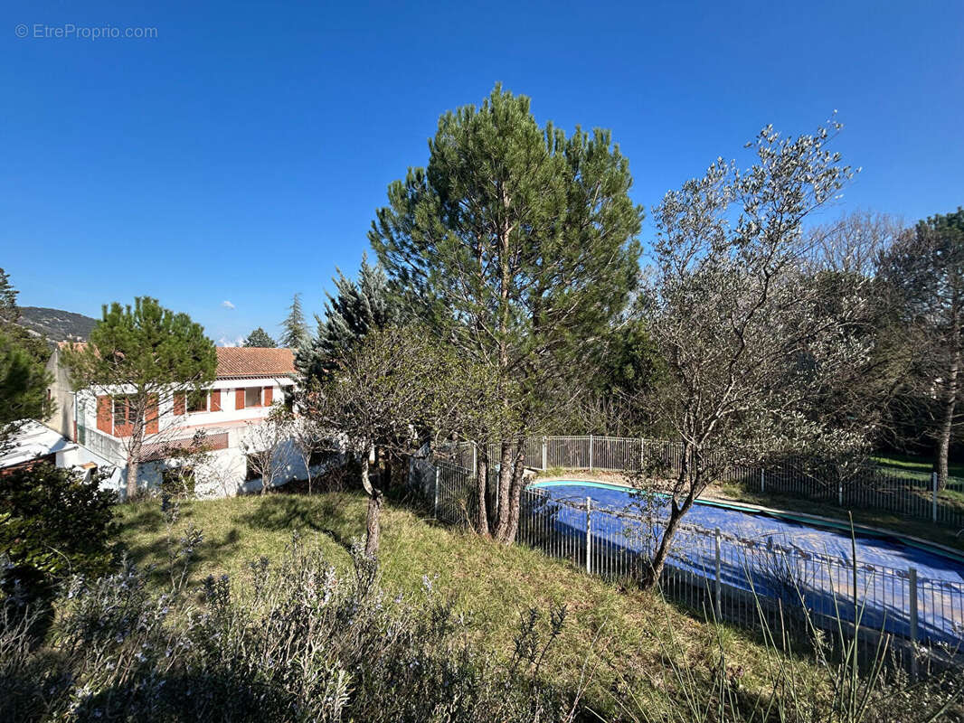 Maison à ROCHEMAURE