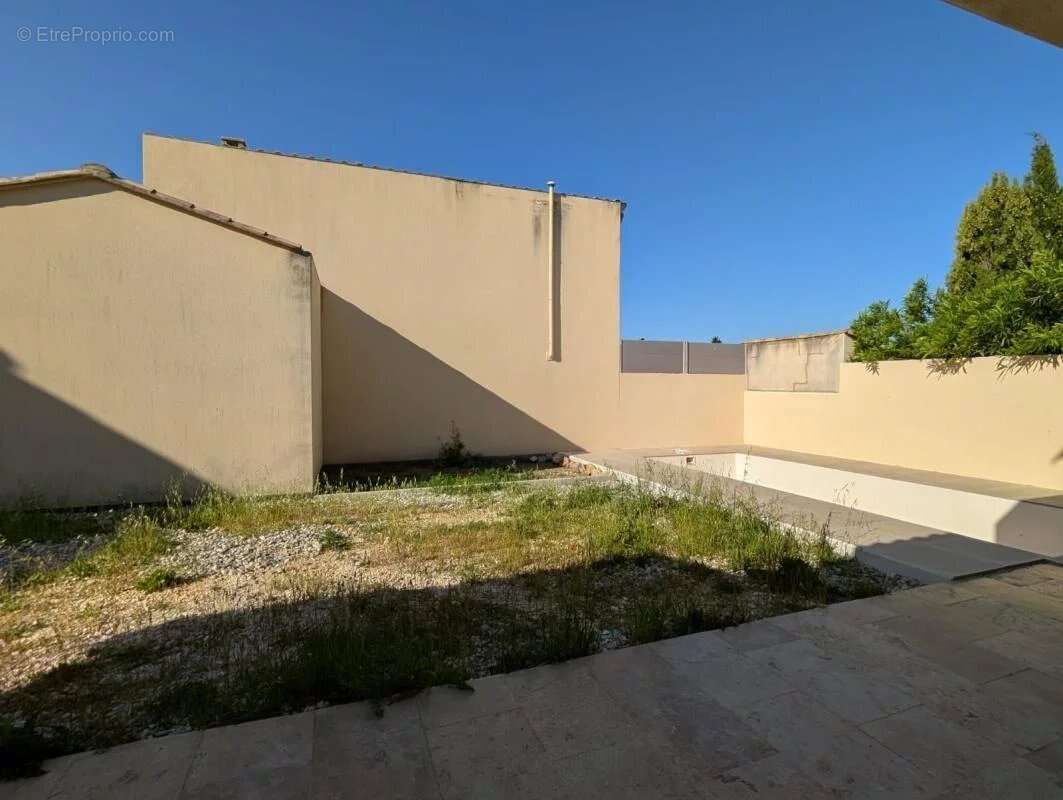 Maison à SAINT-HILAIRE-D'OZILHAN