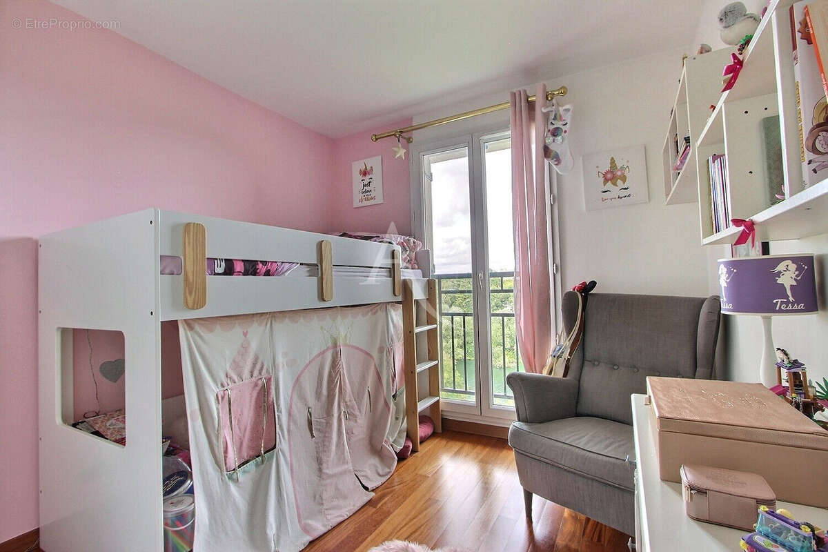 Appartement à VILLENEUVE-LA-GARENNE