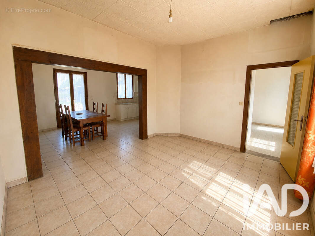Maison 102 m² à Clastres  - photo 3