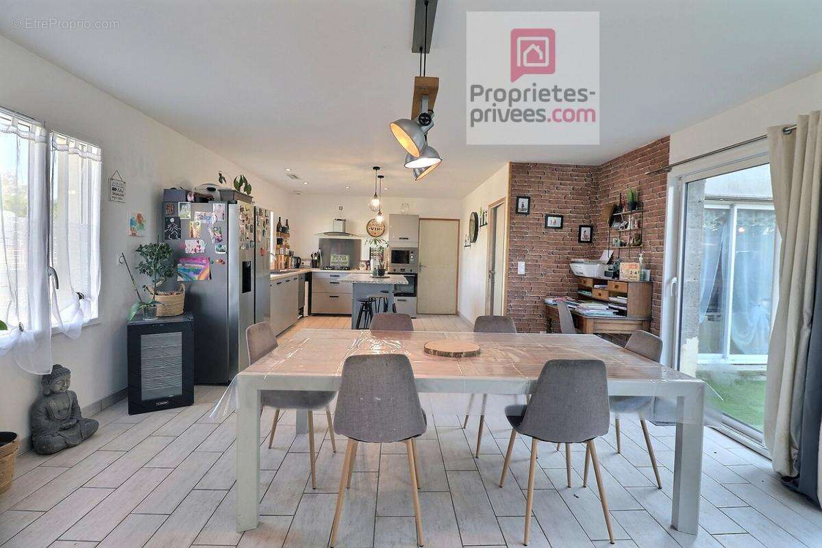 Maison 6 pièces 138 m2 avec GARAGE  - 4 CHAMBRES DONT UNE SUITE PARENTALE 137 m2 avec cellier et garage - photo 2