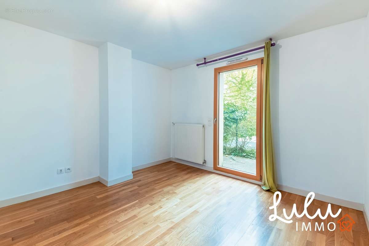 VILLEURBANNE - Appartement T2 47m2, balcon, terrasse et garage  - photo 5