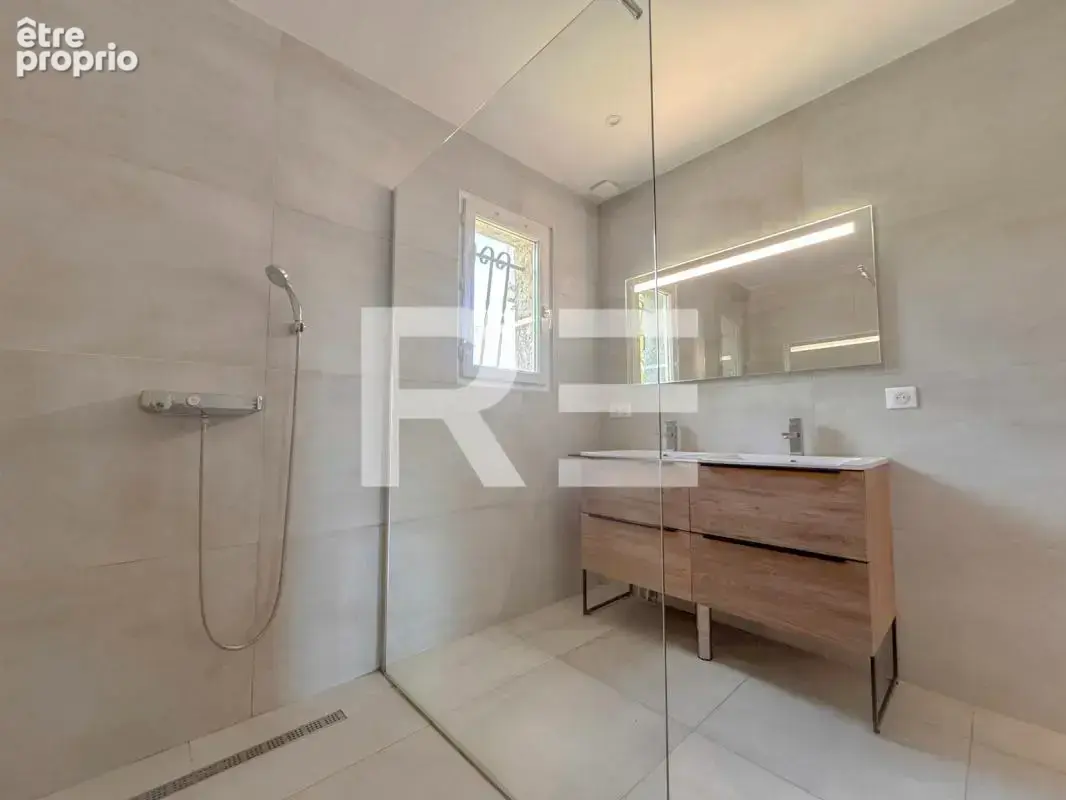 Bellegarde – villa plain-pied, piscine & jardin 1 000 m² - photo 7
