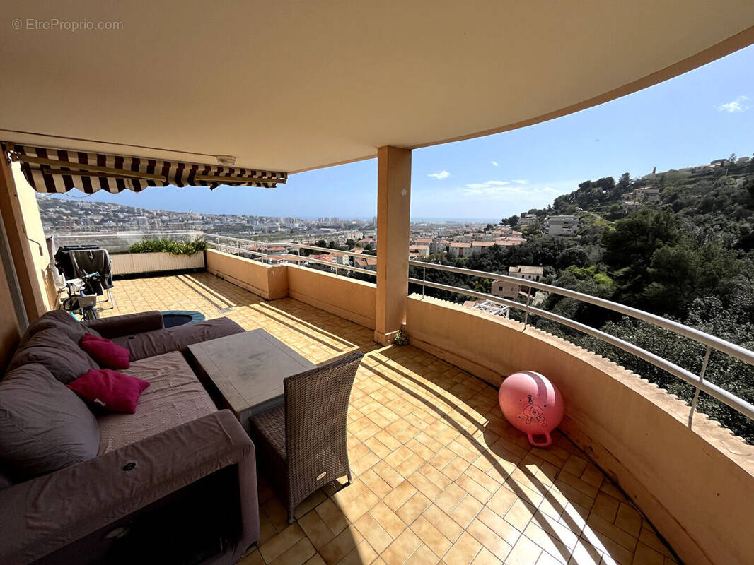 Appartement à SAINT-LAURENT-DU-VAR