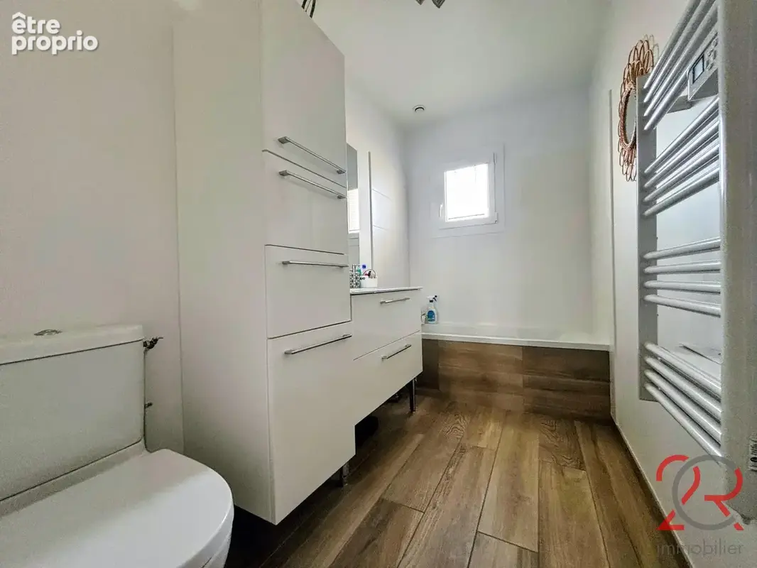 Quatre chambres, un jardin arboré et un emplacement qui facilite le quotidien ! - photo 11